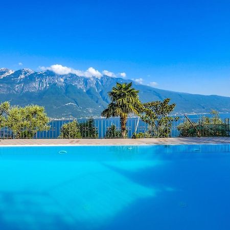 Casa Elka Residence Lake View And Pool By Garda Domus Mea Pieve  Bagian luar foto