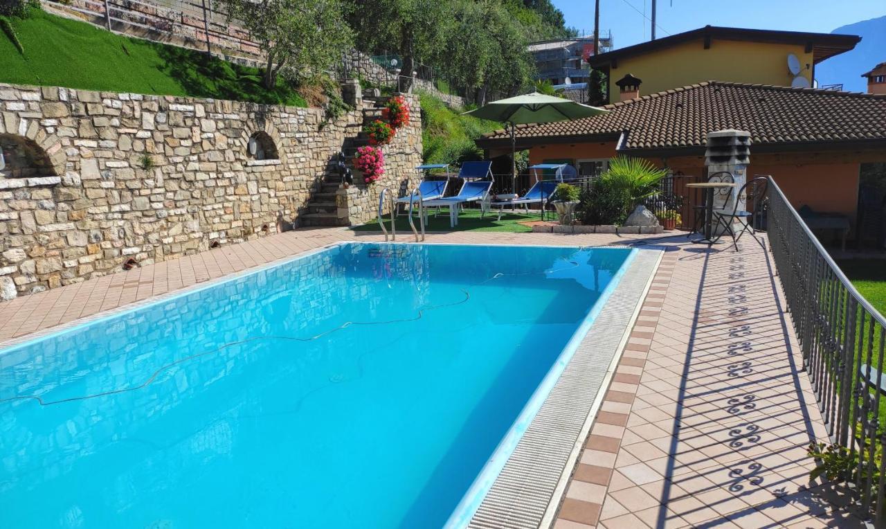 Casa Elka Residence Lake View And Pool By Garda Domus Mea Pieve  Bagian luar foto