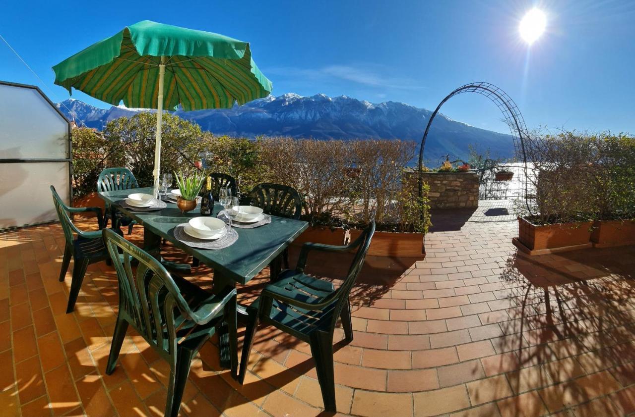 Casa Elka Residence Lake View And Pool By Garda Domus Mea Pieve  Bagian luar foto