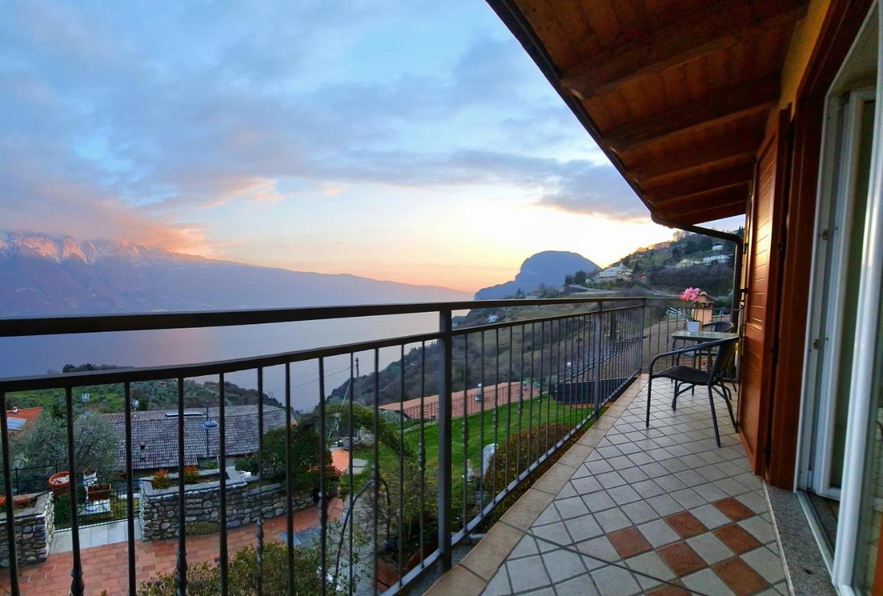 Casa Elka Residence Lake View And Pool By Garda Domus Mea Pieve  Bagian luar foto