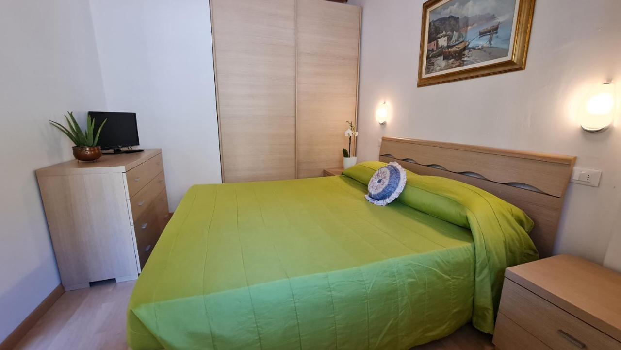 Casa Elka Residence Lake View And Pool By Garda Domus Mea Pieve  Bagian luar foto