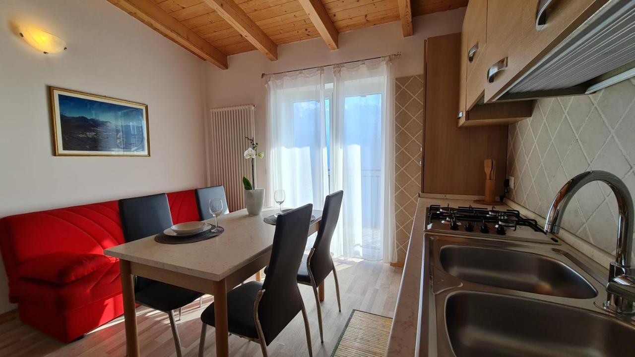 Casa Elka Residence Lake View And Pool By Garda Domus Mea Pieve  Bagian luar foto