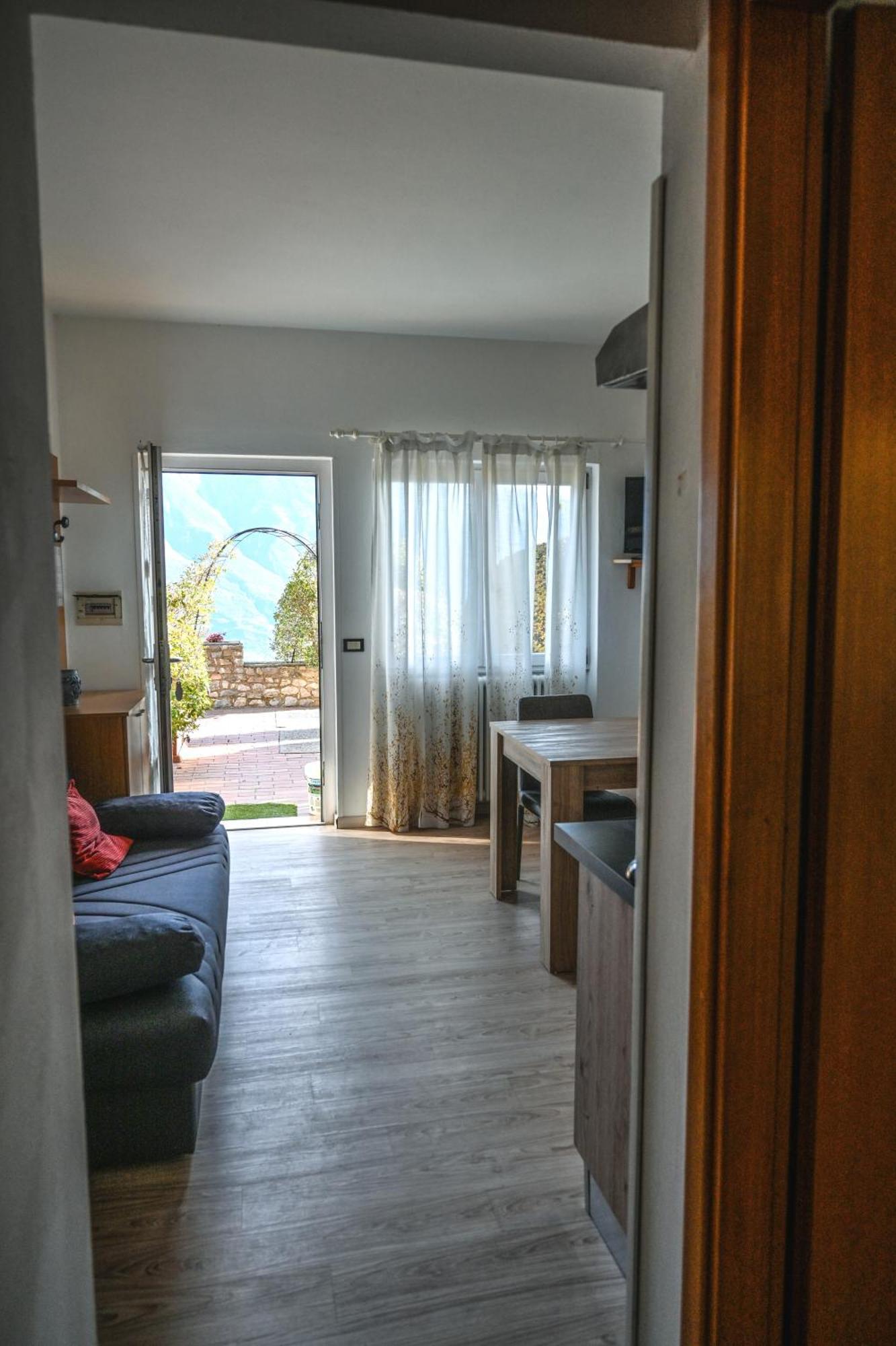 Casa Elka Residence Lake View And Pool By Garda Domus Mea Pieve  Bagian luar foto