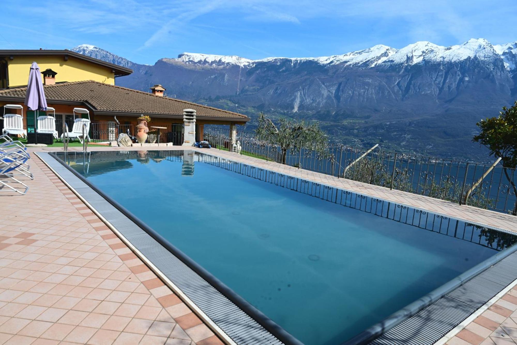 Casa Elka Residence Lake View And Pool By Garda Domus Mea Pieve  Bagian luar foto